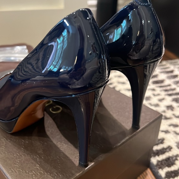 Gucci Vernice Crystal Peep Toe Platform Pump - Picture 12 of 12